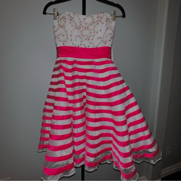 NWT Strapless Pink and White Striped cocktail Dress.  SO CUTE! - Picture 1 of 9
